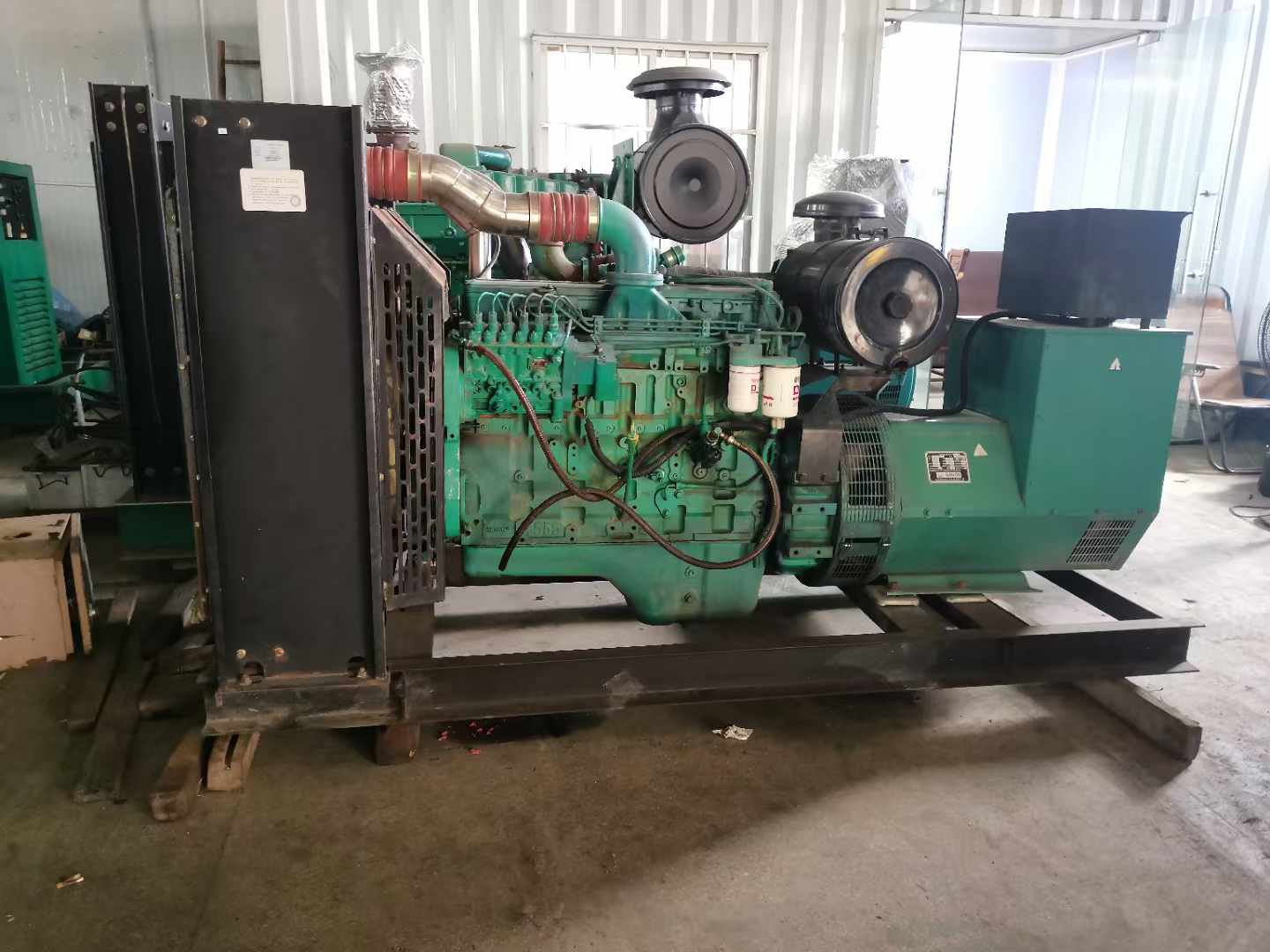 广陵发电机租赁如何确定电缆的承载电流是否在安全范围内？