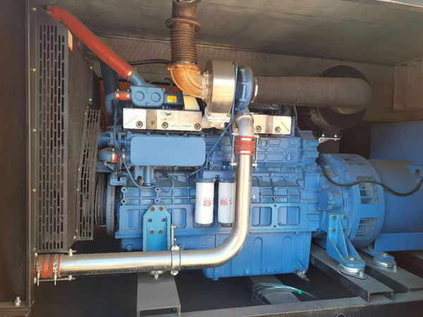 广陵柴油发电机组一般有几种电压输出？