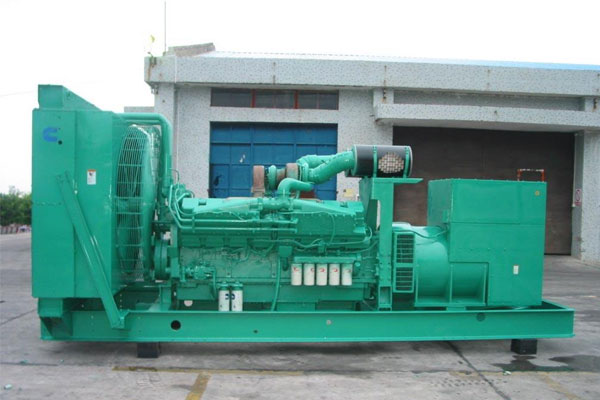 广陵工厂发电机应急发电时如何更准确地检查发电机状态？