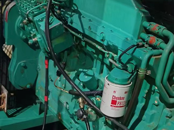 广陵如何确定新的发电机组控制系统是否与原系统兼容？