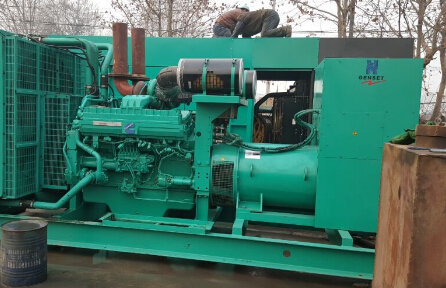 广陵发电机组如何判断水冷式机油散热器内部是否需要清洗？